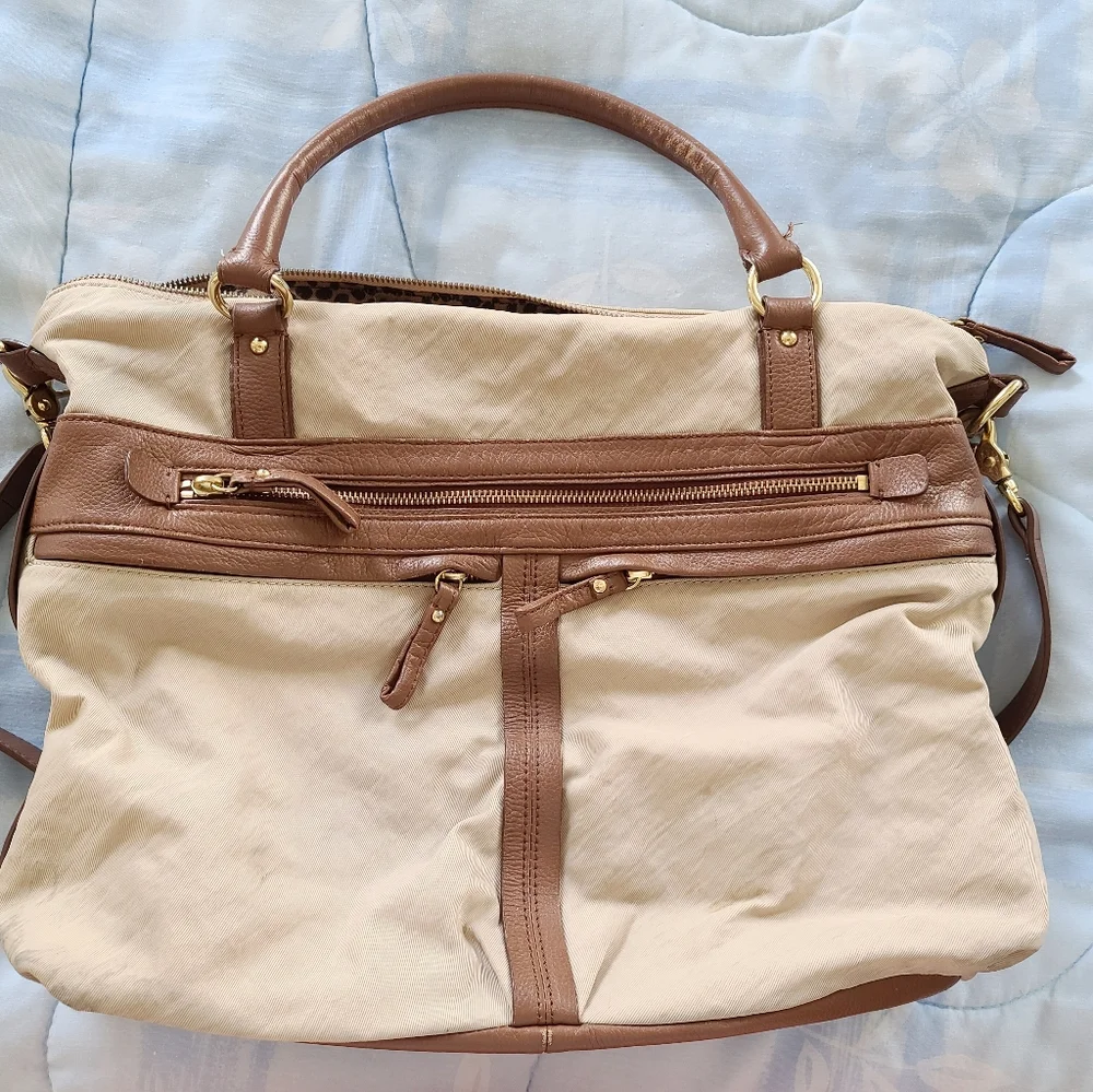 8/12 BANANA REPUBLIC COMPUTER BAG